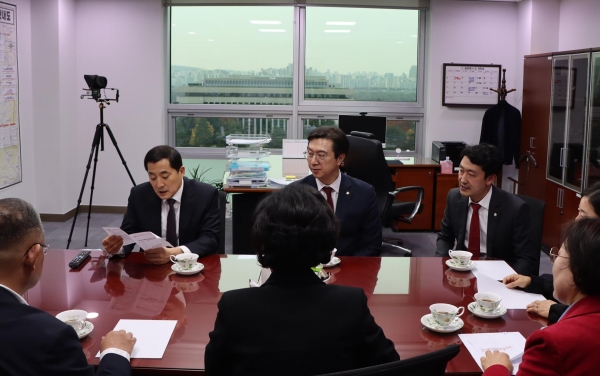 박대출(국민의힘, 진주시갑), 강민국(국민의힘, 진주시을) 국회의원이 14일 진주시의회 의원단과 '진주 교방문화 계승·발전' 간담회를 개최했다.
