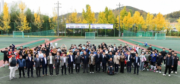제7회 진주시풋살협회장배 풋살대회’가 지난 17일 경남자동차고등학교 운동장에서 350여 명의 선수 및 관계자들이 참가한 가운데 성황리에 개최됐다.
