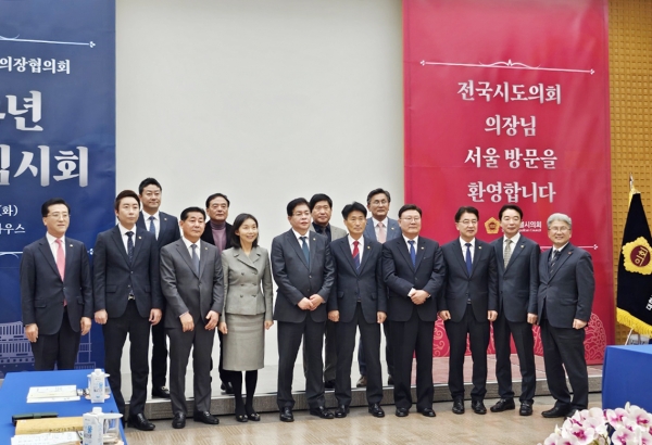 최학범 경남도의회 의장이 대한민국시도의회의장협의회에 안건으로 제출한 '농어업인 수당 국비 지원 촉구 건의문'이 지난 26일 시도의회 의장 만장일치로 통과되었다.