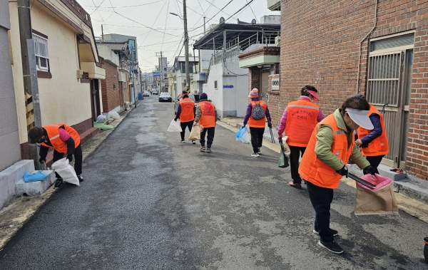 진주시는 오는 16일까지 ‘2025년 노인일자리 및 사회활동 지원사업’ 참여자 6,939명을 모집한다고 3일 밝혔다.