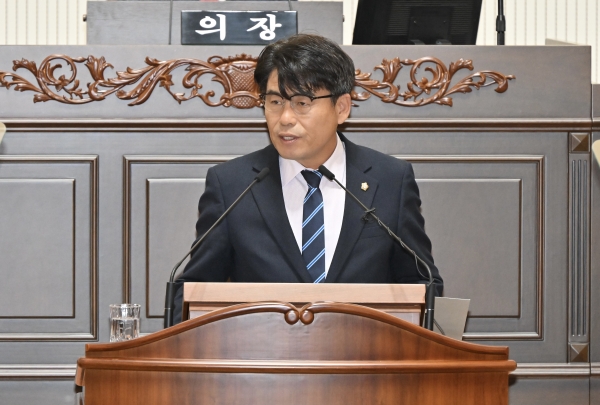 박재식 진주시의원이 3일 디지털성범죄 피해자 보호와 일상 복귀 지원에 진주시의 다각적인 노력을 요구하며 최근 논란이 되는 딥페이크 성범죄의 심각성을 강조했다.