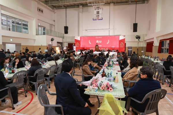 (사)고성군상공협의회(회장 김오현)는 10일 오후 5시 반다비체육문화센터에서 ‘제3회 고성군 상공인의 밤’ 행사를 개최했다.