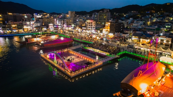경상남도(도지사 박완수)가 대한민국 대표 야간관광 도시로 발돋움하고 있다.