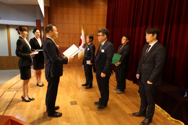 한국남동발전(사장 강기윤)은 16일 서울 매경미디어센터에서 개최된 ‘2024년 제32회 안전경영대상’에서 안전경영 확산 및 중대재해 감축에 기여한 공로를 인정받아 기타산업부문에서 대상을 수상했다고 밝혔다.