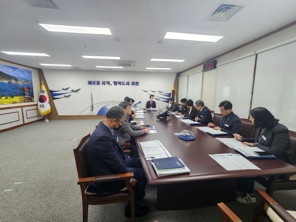 사천시는 제주항공 여객기 사고로 인한 국가애도기간에 해넘이·해맞이 등 시에서 주최하는 모든 축제성 행사를 취소하기로 했다고 30일 밝혔다.