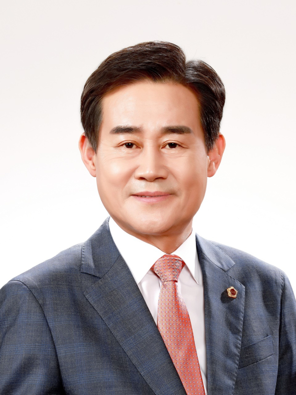 경상남도의회는 15일 열린 ‘지역소멸 대응 특별위원회’ 제1차 회의에서 조영제(국민의힘, 함안1) 의원을 위원장으로 선임했다.