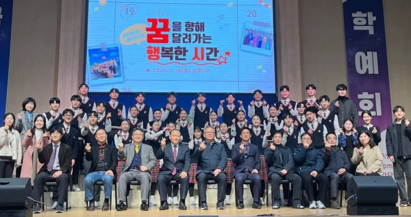 정규헌 경남도의원(국민의힘, 창원9)은 제14회 마산링컨학교 학예회 ‘꿈을 향해 달려가는 행복한 시간’에 참석해 학생들을 격려했다고 20일 밝혔다.