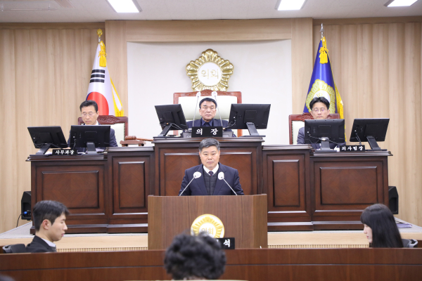 의령군의회(의장 김규찬)가 11일간의 2025년 첫 회기 일정을 마무리했다.