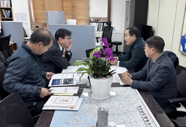 함양군 관광진흥과는 20일 2026년도 지방이양(전환) 신규사업 건의 및 재정 신속집행 추진에 따른 관광자원개발사업 업무 협의를 위해 경상남도 관광정책과와 균형발전과를 방문했다.