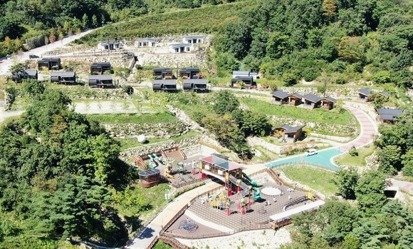 함양군은 군민 소득 창출과 관내 생활 인구 유입을 촉진하기 위한 ‘나만의 5성급 호텔(야영장) 조성 지원사업’의 대상자를 오는 2월 21일까지 추가 모집한다.