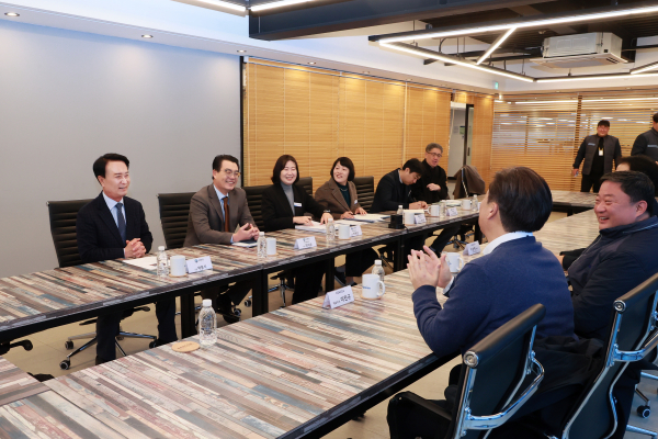 사천시는 박동식 사천시장이 용현면 소재의 ‘켄코아 에어로스페이스(주)’를 방문해 현장의 목소리를 듣고 소통하는 자리를 가졌다고 13일 밝혔다.