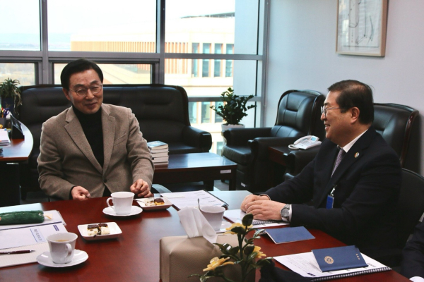 하동군은 지난 11일 이삼희 부군수와 관계 공무원들이 주요 현안 사업을 위한 국비 확보 및 지원을 건의하고자 국회를 방문했다고 밝혔다.