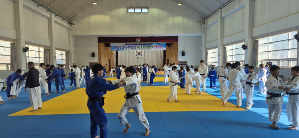 합천군(군수 김윤철)은 17일부터 21일까지 가야면 가야국민체육센터에서 ‘2025년 전국우수학교초청 유도 동계전지훈련 및 스토브리그’를 개최한다고 밝혔다.