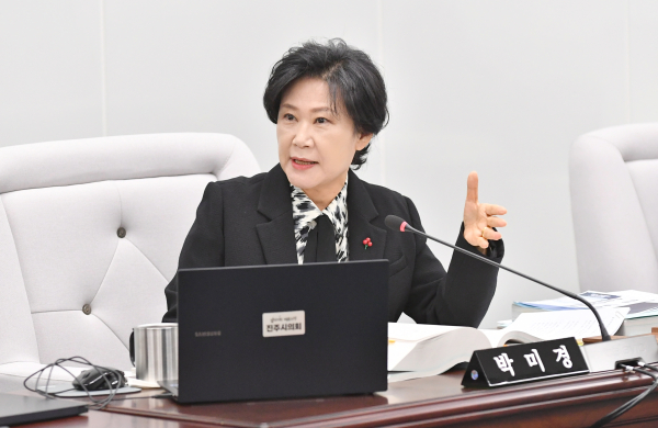 박미경 진주시의원이 ‘진주시 반려동물 보호 및 반려문화 조성 조례안'을 발의했다.