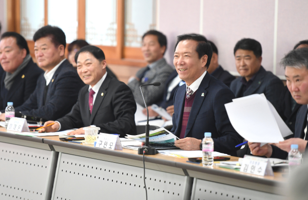 거창군은 지난 6일부터 17일까지 12개 읍면을 방문해 군정 성과와 운영 방향을 설명하고, 군민의 목소리를 현장에서 청취하는 소통의 시간을 가졌다.