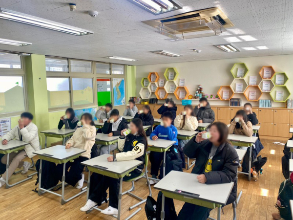 고성군(군수 이상근)은 2025년을 맞아 지역 학생들의 성장과 건강을 위해 초중고 학생들에게 학교 우유 급식 무상 지원을 확대한다.