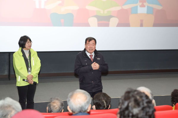 산청군은 7일 ‘어르신들을 위한 영화관 나들이 지원사업’을 본격 추진한다고 밝혔다.