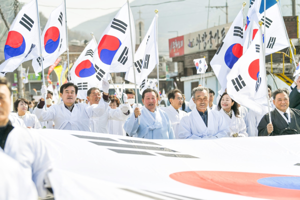 함안군은 경남 만세운동의 발원지였던 ‘함안 칠북 연개장터 3·9독립만세운동 기념 문화제’를 9일 오전 9시 30분 칠북면 이령리 (구)칠서초등학교 이령분교에서 성황리에 개최했다.