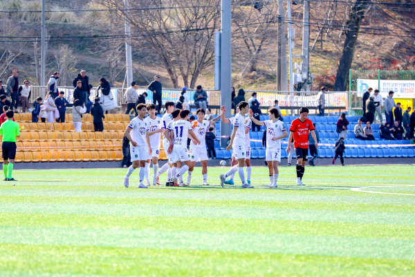 진주시민축구단이 지난 9일 모덕체육공원 축구장에서 열린 2025 하나은행 코리아컵 1라운드에서 연천FC를 1–0으로 꺾고 2라운드로 진출했다.