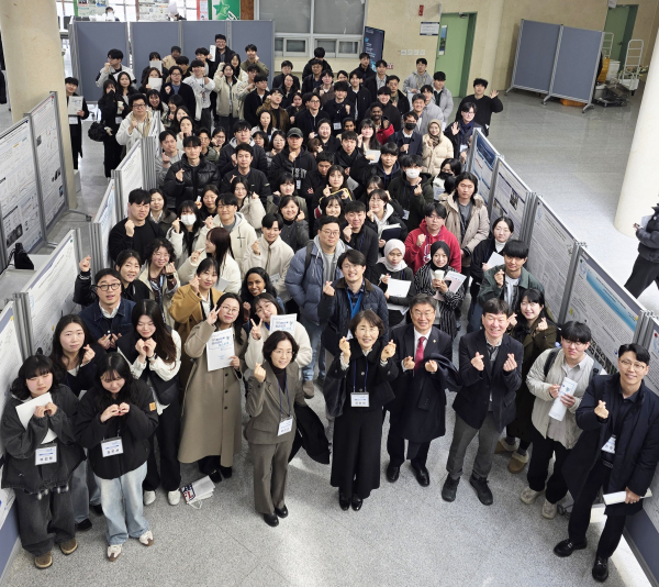 경상국립대학교(GNU·총장 권진회) G-램프(LAMP)사업단(사업단장 최병근)은 지난 10일 가좌캠퍼스에서 ‘2025 G-램프(LAMP) 성과공유 페스티벌’을 개최했다.