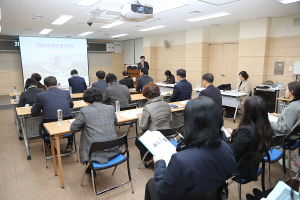 거창군의회(의장 이재운)는 지난 18일 군의회 의원 및 의회사무과 직원들을 대상으로 ‘2025년 찾아가는 지방의회 청렴 워크숍’을 개최했다.