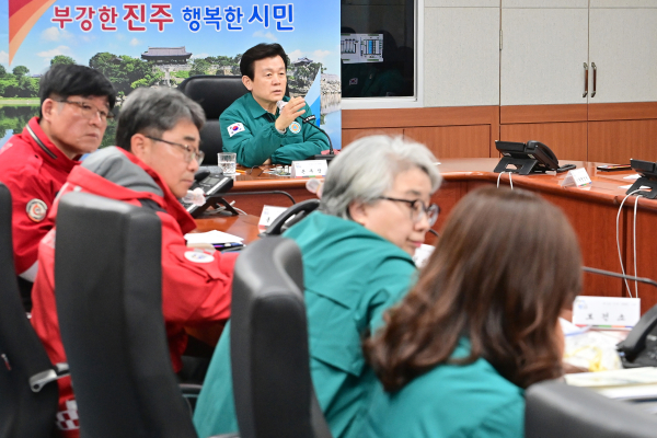 진주시는 산불예방 대응태세 강화와 함께 인접지역인 산청군의 산불 피해지역에 신속한 복구와 피해 주민 지원을 위해 지원 노력을 기울이고 있다.