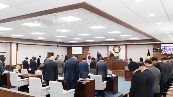 합천군의회(의장 정봉훈)는 25일 제288회 제1차 본회의를 개회하여 4월 3일까지 10일간의 일정으로 회기를 운영한다고 전했다.