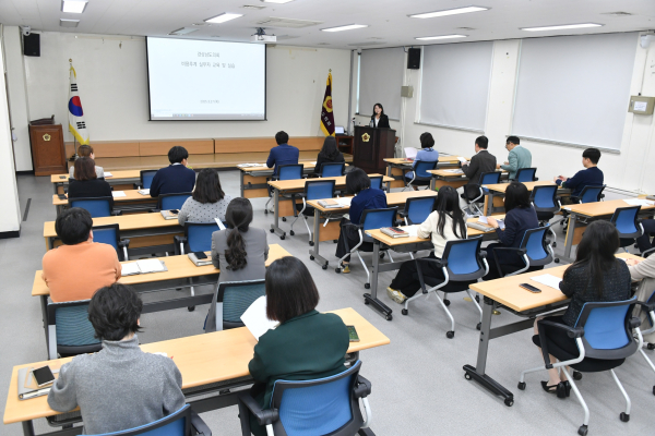 경상남도의회(최학범 의장)는 27일 의회사무처 예산분석관 등 직원들을 대상으로 ‘2025년도 의안 비용추계 역량강화 심화교육’을 실시했다.