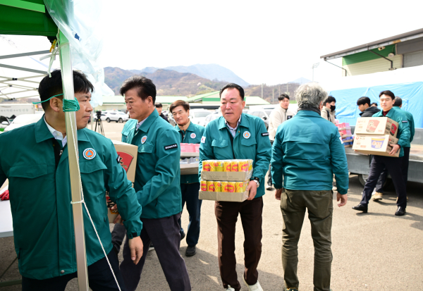 경상남도의회(의장 최학범)는 산불 진화를 위해 사투를 벌이고 있는 산청·하동의 산불 현장 본부를 찾아 방재물품을 긴급 지원했다고 29일 밝혔다.