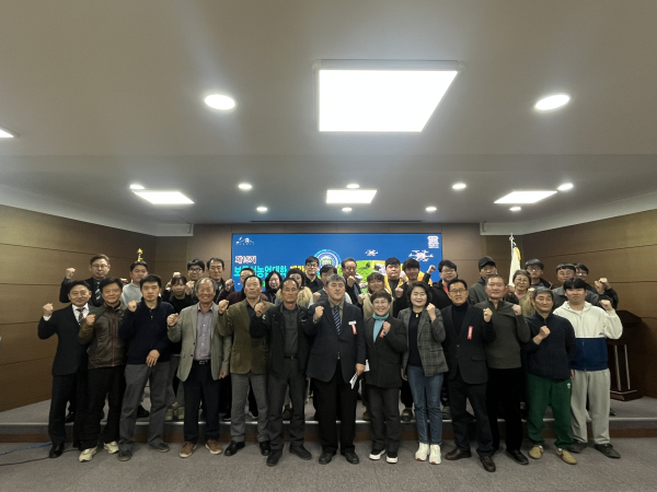 남해군 농업기술센터는 지난 2일 농업기술센터 대회의실에서 ‘2025년 제15기 남해군 보물섬농업대학’ 입학식을 개최했다.
