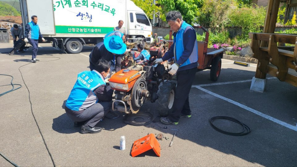 산청군은 초대형 산불로 피해를 입은 농가의 신속한 영농 복귀를 돕기 위해 농기계 무상임대 및 순회수리에 나선다고 11일 밝혔다.