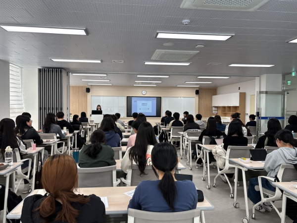 거창군은 지난 8~9일 경남도립거창대학 사회복지·보육학부, 간호학과 신입생 80명을 대상으로 치매 파트너 교육을 마무리했다.