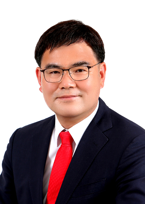 허동원 경남도의원은 15일 개최된 경상남도의회 제422회 제1차 본회의 5분자유발언을 통해 '경남의 방치된 휴·폐업 주유소의 실태와 문제점 및 이에 대한 해결 방안'을 제시하였다.