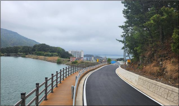 사천시는 죽림3대대~예비군훈련소 간 병목구간 도로를 폭8m로 정비하여 올해 4월말 개통하였다고 29일 밝혔다.