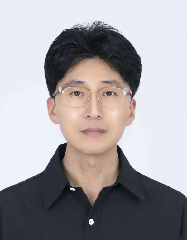 고성군 김수광(하일면 부면장) 팀장이 한국산업인력공단이 주관한 2025년 제135회 정기 기술사 시험으로 전국에서 단 2명만이 합격하는 ‘수산양식기술사’ 자격에 최종 합격하는 쾌거를 이뤘다.