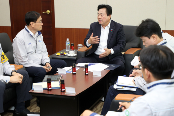 강기윤 한국남동발전 사장이 연이어 발전소 현장을 찾아 안전경영활동을 펼치면서 현장과의 소통경영을 강화해 나가고 있다.