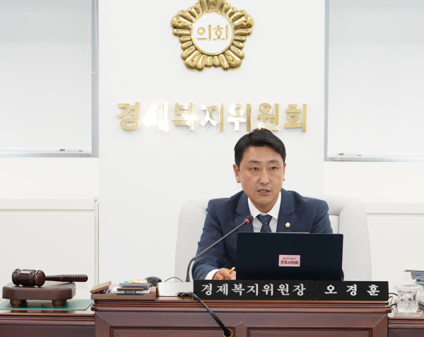 오경훈 진주시의회 경제복지위원장은 16일 제266회 제1차 정례회 우주항공경제국 우주항공사업과 소관 행감 중 파격적인 인센티브 제공과 대기업 유치 특화 전담 조직 신설을 촉구했다.