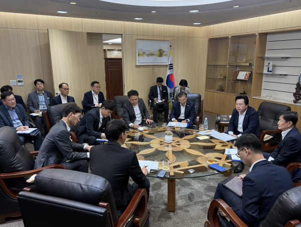 한국남동발전(사장 강기윤)이 소통과 공감의 회의문화를 통해 ‘글로벌 기업화’의 동력 확보에 적극 나서고 있다.