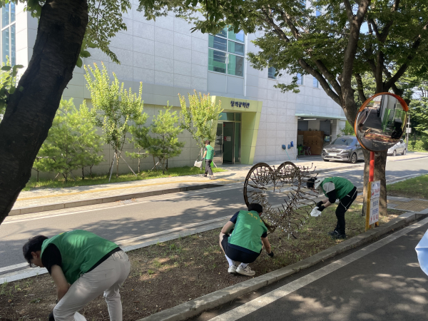 진주폴리텍대학(학장 하정미)은 진주시새마을회(회장 김주방)와 23일 ‘2기 새마을동아리’ 발대식을 갖고 올해의 본격적인 활동을 시작한다.